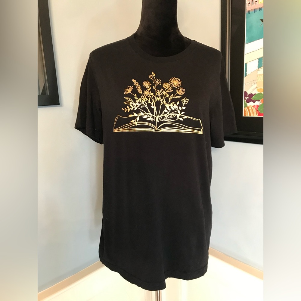 Black and Gold Floral Women's Booklover's Tshirt Sz L